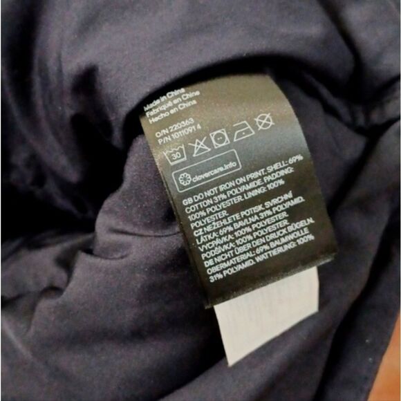 UCLA H&M Navy Blue Puffer Vest - Picture 15 of 16